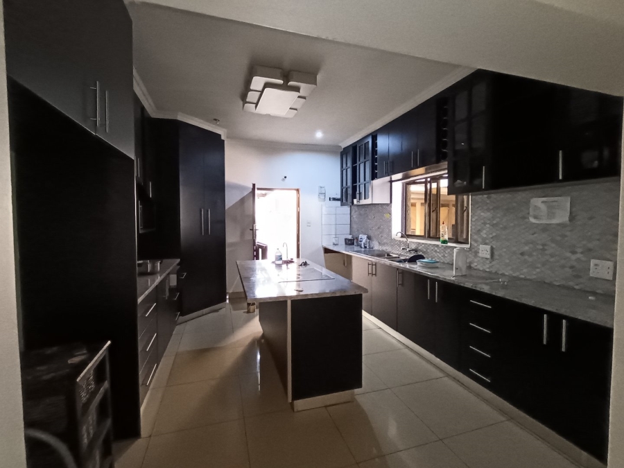 5 Bedroom Property for Sale in Park West Free State